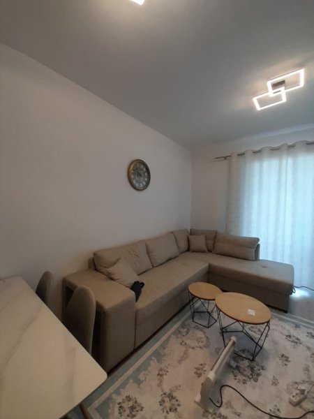 Tirane, jepet me qera apartament 2+1+2 Tualete, Kati 4, 85 m² 400 € (Tek Univers City, pranë QTU-së, Tiranë)