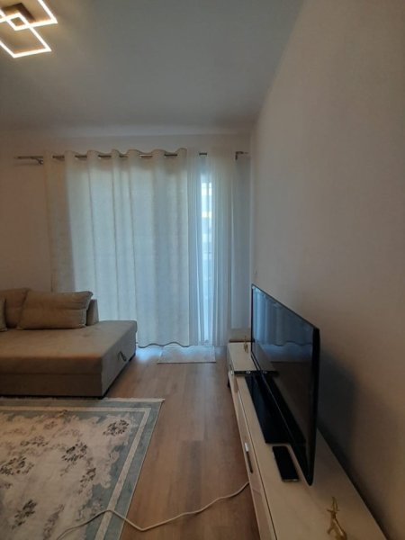 Tirane, jepet me qera apartament 2+1+2 Tualete, Kati 4, 85 m² 400 € (Tek Univers City, pranë QTU-së, Tiranë)