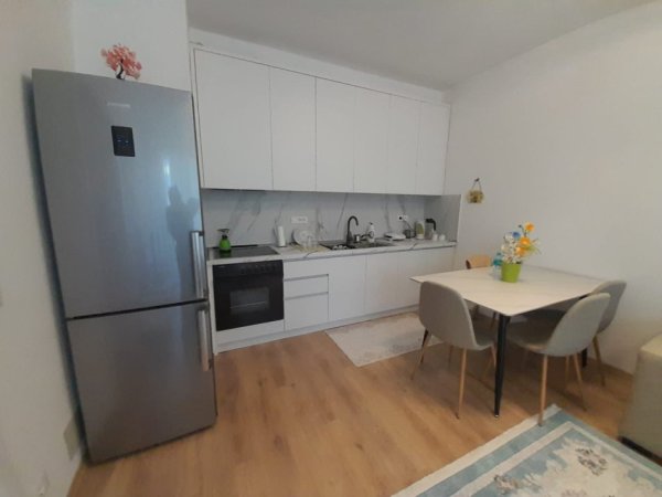 Tirane, jepet me qera apartament 2+1+2 Tualete, Kati 4, 85 m² 400 € (Tek Univers City, pranë QTU-së, Tiranë)