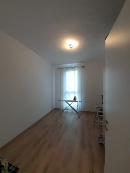 Tirane, jepet me qera apartament 2+1+2 Tualete, Kati 4, 85 m² 400 € (Tek Univers City, pranë QTU-së, Tiranë)