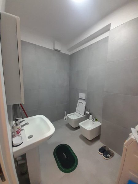 Tirane, jepet me qera apartament 2+1+2 Tualete, Kati 4, 85 m² 400 € (Tek Univers City, pranë QTU-së, Tiranë)