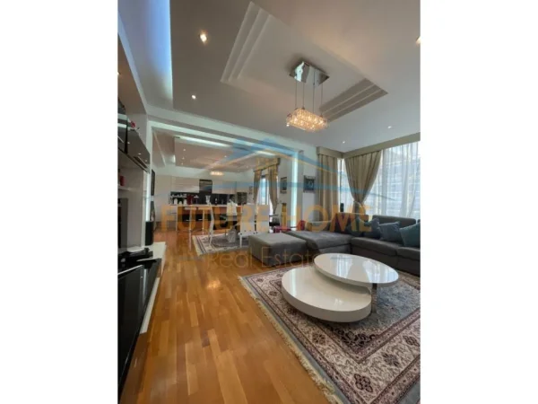 Tirane, jepet me qera apartament 2+1 Kati 8, 120 m² 1.800 € (Bllok)