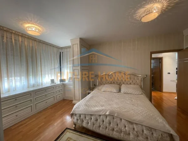 Tirane, jepet me qera apartament 2+1 Kati 8, 120 m² 1.800 € (Bllok)