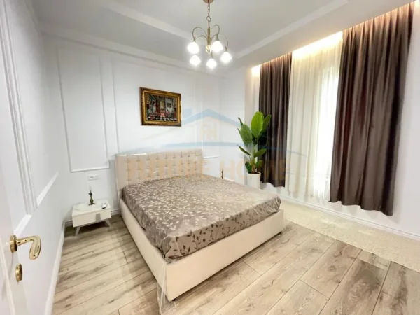 Tirane, jepet me qera apartament 2+1+Ballkon Kati 8, 119 m² 2.100 € (Air Albania)