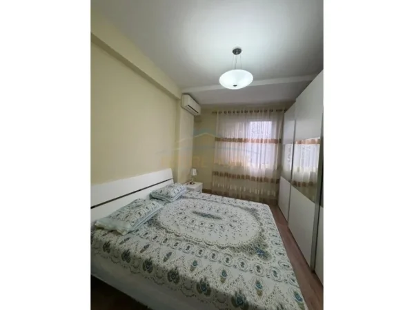 Tirane, jepet me qera apartament 2+1+Ballkon Kati 2, 100 m² 700 € (Kodra e Diellit)