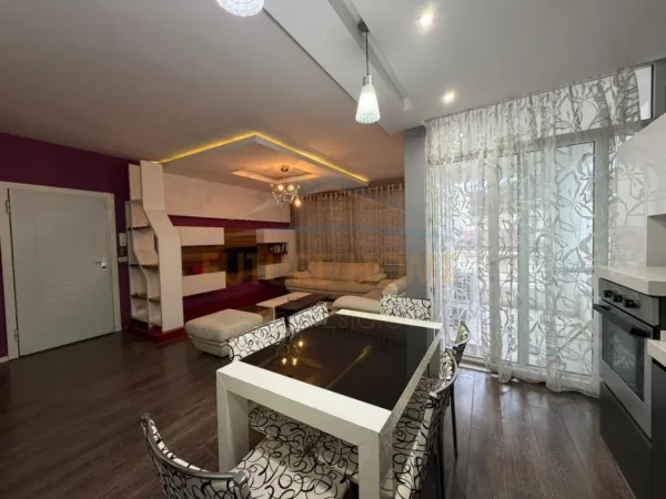 Tirane, jepet me qera apartament 2+1+Ballkon Kati 2, 100 m² 700 € (Kodra e Diellit)