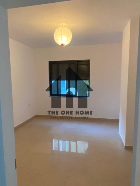 Tirane, jepet me qera zyre Kati 3, 120 m² 550 € (Komune Parisit)
