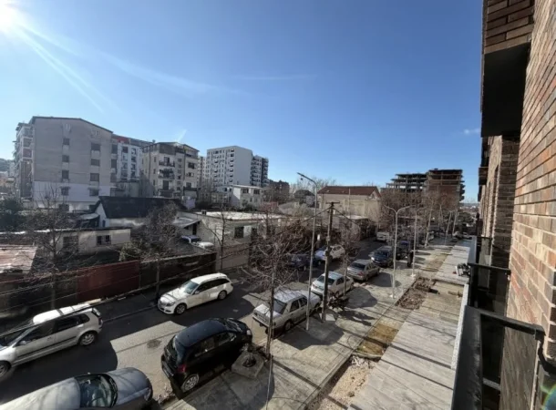 Tirane, shitet apartament 1+1+Ballkon , 60 m² 122.000 € (5 Maji)