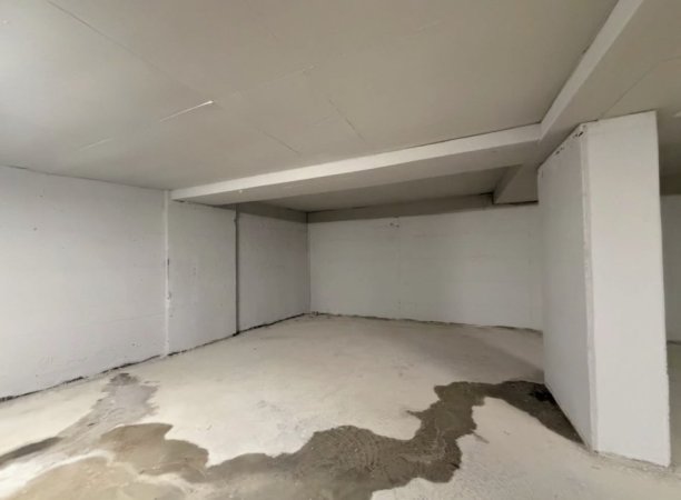 Tirane, shitet apartament 1+1+Ballkon , 60 m² 122.000 € (5 Maji)