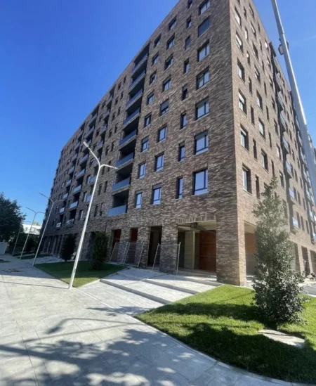Tirane, shitet apartament 1+1+Ballkon , 60 m² 122.000 € (5 Maji)