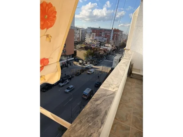 Tirane, jepet me qera apartament 1+1+Ballkon Kati 6, 74 m² 500 € (Astir)