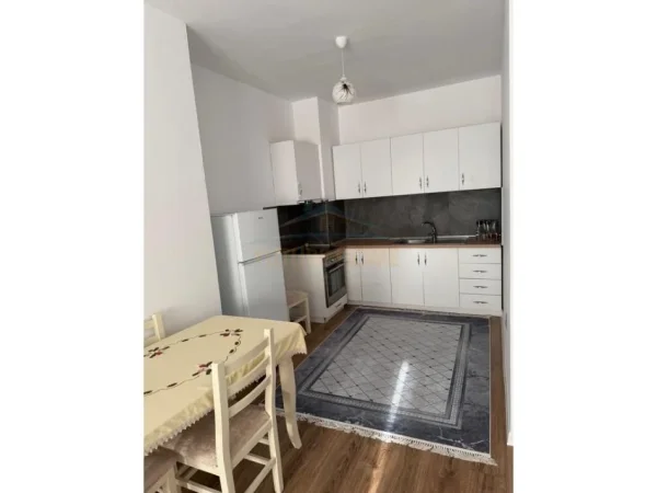 Tirane, jepet me qera apartament 1+1+Ballkon Kati 6, 74 m² 500 € (Astir)