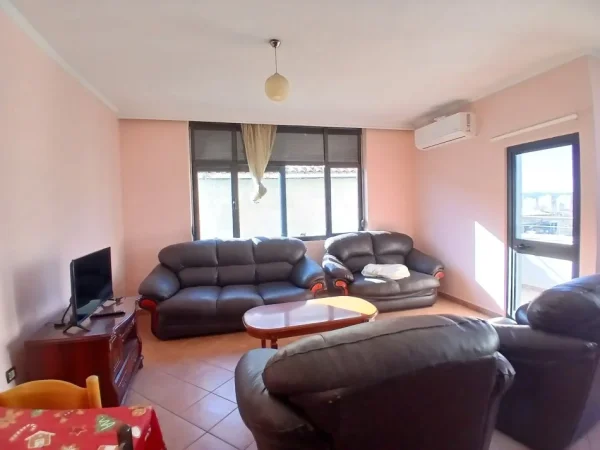 Tirane, jepet me qera apartament 2+1+Ballkon Kati 4, 120 m² 500 € (Zogu I zi)