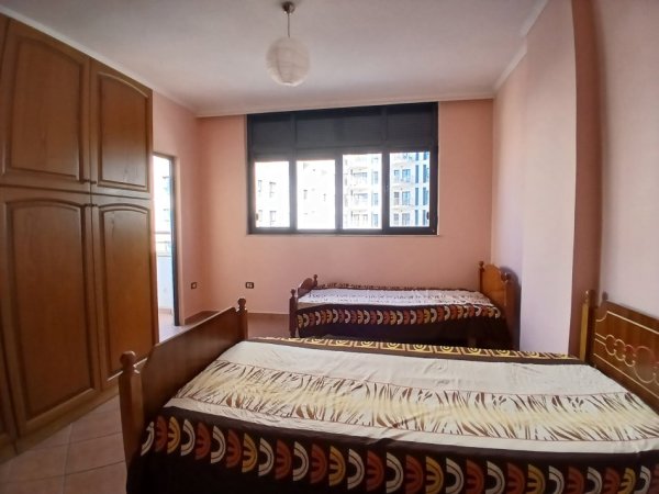 Tirane, jepet me qera apartament 2+1+Ballkon Kati 4, 120 m² 500 € (Zogu I zi)