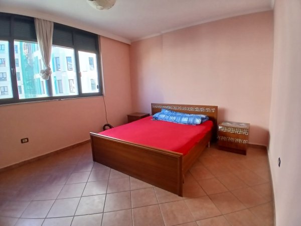 Tirane, jepet me qera apartament 2+1+Ballkon Kati 4, 120 m² 500 € (Zogu I zi)