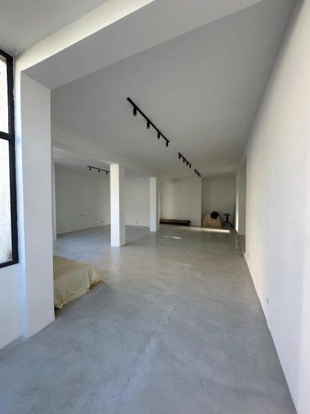 Tirane, jap me qera ambjent biznesi Kati 0, 100 m² 800 € (Ruga Ibrahim Tukiqi N6)