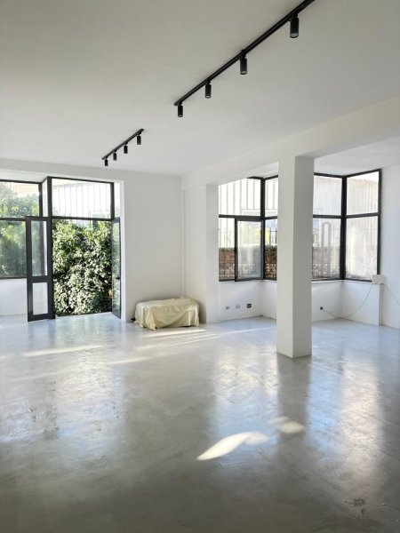 Tirane, jap me qera ambjent biznesi Kati 0, 100 m² 800 € (Ruga Ibrahim Tukiqi N6)