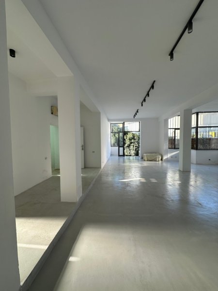 Tirane, jap me qera ambjent biznesi Kati 0, 100 m² 800 € (Ruga Ibrahim Tukiqi N6)