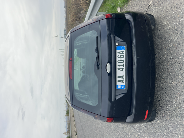 Shqiperi, shes makine Ford Fiesta Nafte, e zeze manuale Kondicioner 292.000 km 1.850 €