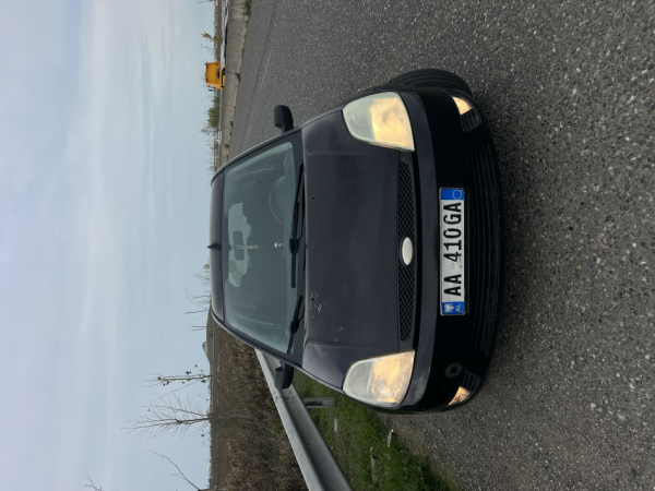 Shqiperi, shes makine Ford Fiesta Nafte, e zeze manuale Kondicioner 292.000 km 1.850 €