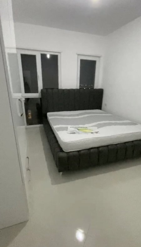 Tirane, jepet me qera apartament 2+1+Ballkon Kati 7, 92 m² 500 € (Rruga gryka kaçanikut Laknas)