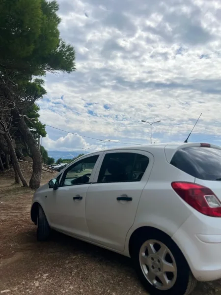 Fier, shes makine Opel corsa Benzin, e bardhë automatik 157.236 km 4.200 €