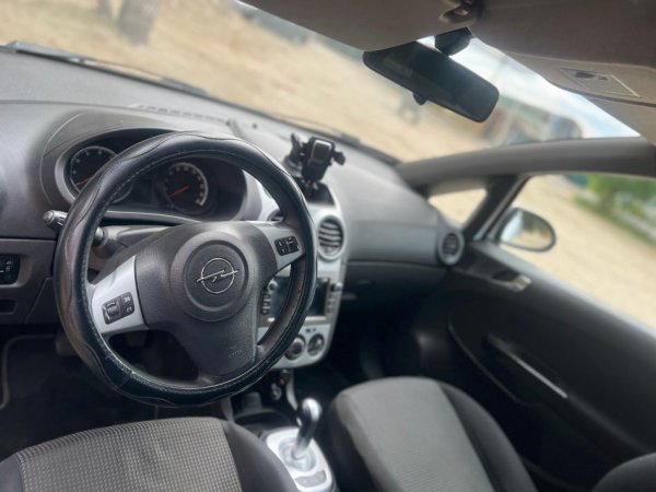 Fier, shes makine Opel corsa Benzin, e bardhë automatik 157.236 km 4.200 €