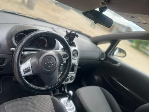 Fier, shes makine Opel corsa Benzin, e bardhë automatik 157.236 km 4.200 €