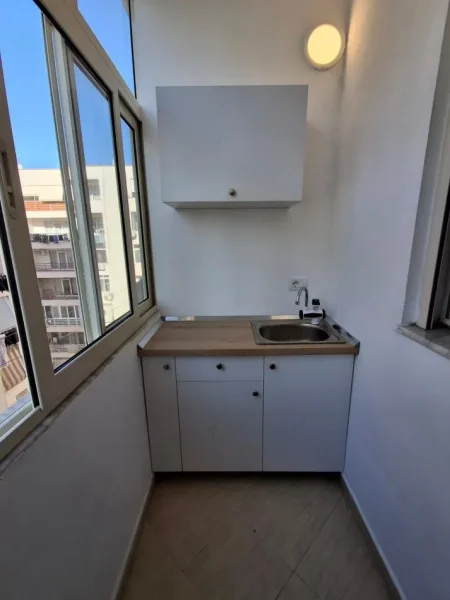 Durres, jepet me qera apartament 1+1+Ballkon Kati 6, 76 m² 350 € (Rruga Dalip Peza, prane ujesjellesit)