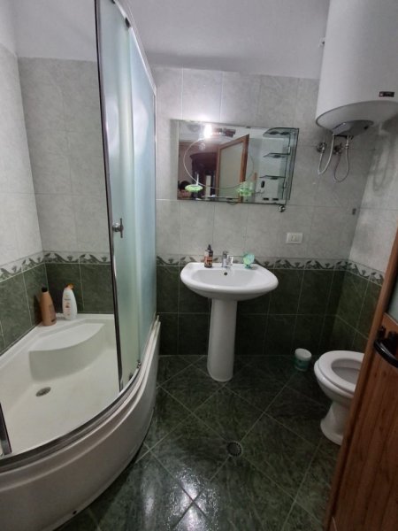 Durres, jepet me qera apartament 1+1+Ballkon Kati 6, 76 m² 350 € (Rruga Dalip Peza, prane ujesjellesit)