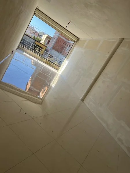 Tirane, jepet me qera magazine Kati 0, 65 m² 370 € 