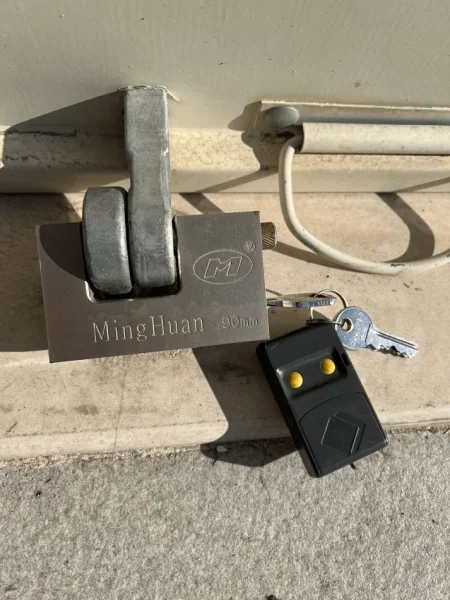 Tirane, jepet me qera magazine Kati 0, 65 m² 370 € 