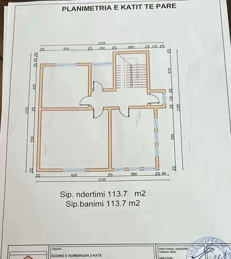 Tirane, jepet me qera Vile Kati 3, 300 m² 3.000 € (Rruga Zihni Sako, Oxhaku)