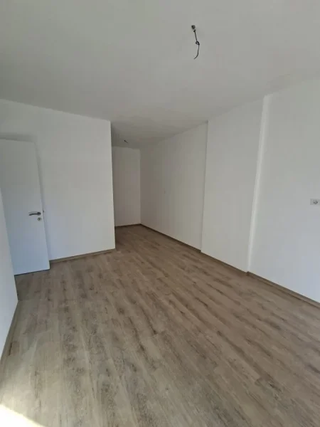 SHES APARTAMENT 2+1 RR.ELBASANIT  185.000 €