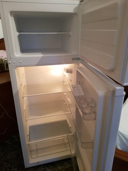 Tirane, shes Frigorifer i Ri