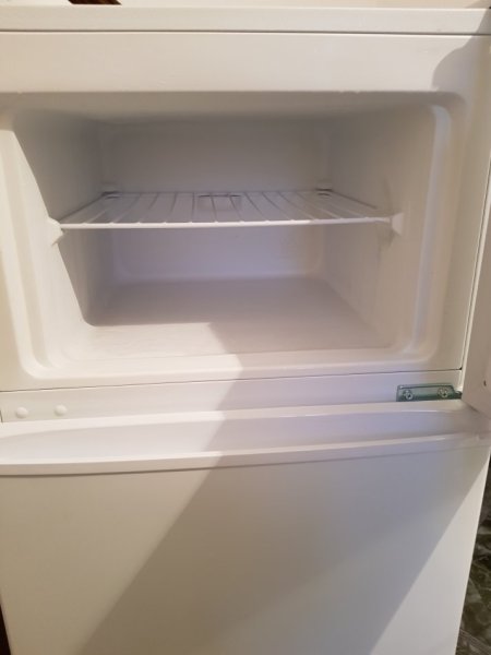 Tirane, shes Frigorifer i Ri