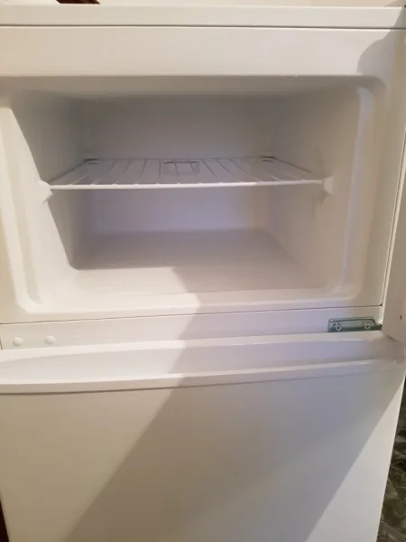 Tirane, shes Frigorifer i Ri