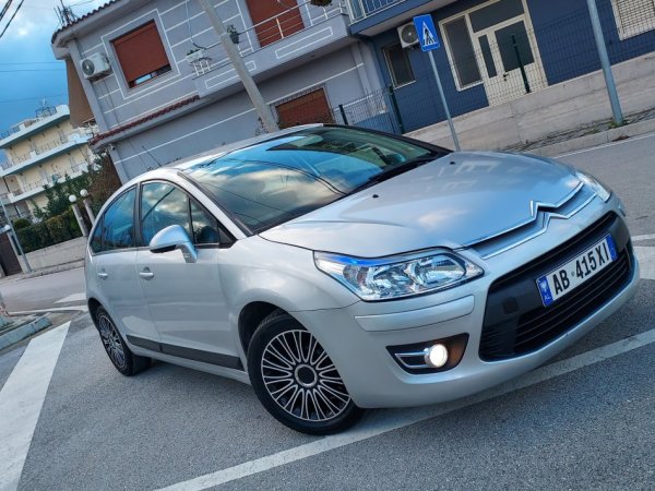 Vlore - Lungomare, shes makine Citroen C4 2010 1.4 Benzine Benzin, e argjendtë manuale Klima 151.000 km 3.600 €
