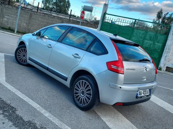 Vlore - Lungomare, shes makine Citroen C4 2010 1.4 Benzine Benzin, e argjendtë manuale Klima 151.000 km 3.600 €