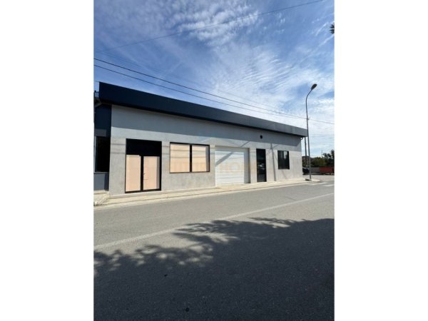 Tirane, jepet me qera Kati 0, 300 m² 1.200 €