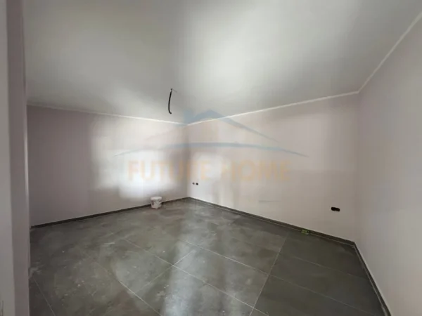 Tirane, jepet me qera Kati 0, 300 m² 1.200 €