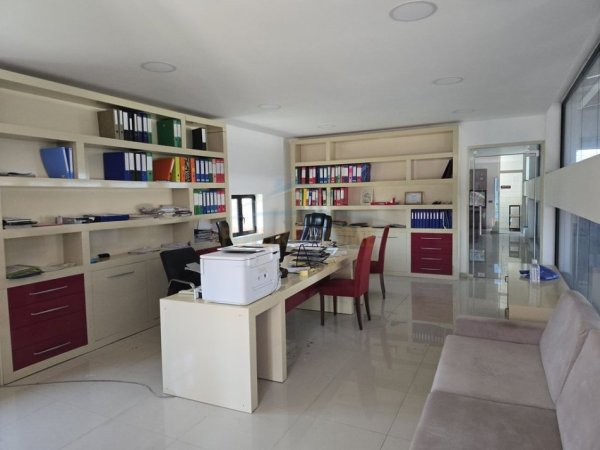 Tirane, shitet Kati 0, 930 m² 1.100.000 €