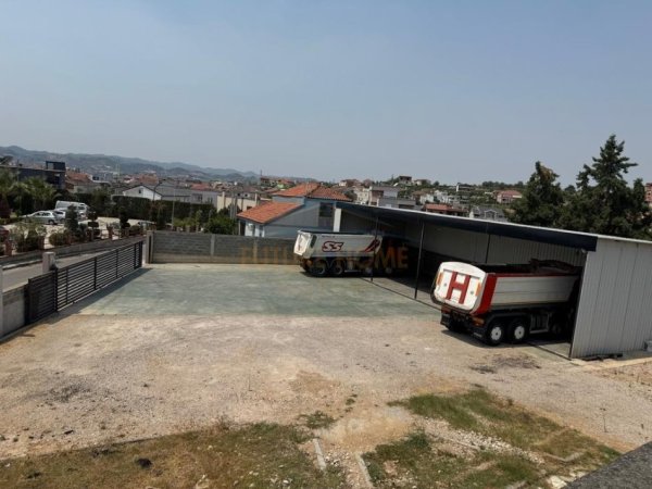 Tirane, jepet me qera Kati 0, 189 m² 1.000 €