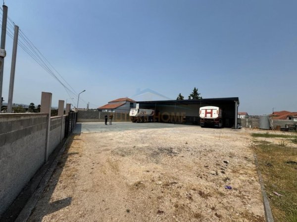 Tirane, jepet me qera Kati 0, 189 m² 1.000 €