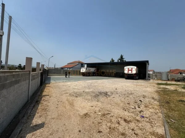 Tirane, jepet me qera Kati 0, 189 m² 1.000 €