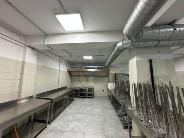 Tirane, jepet me qera Kati -1, 1.200 m² 8.000 €