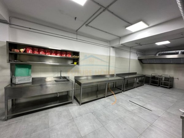 Tirane, jepet me qera Kati -1, 1.200 m² 8.000 €