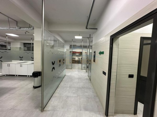 Tirane, jepet me qera Kati -1, 1.200 m² 8.000 €