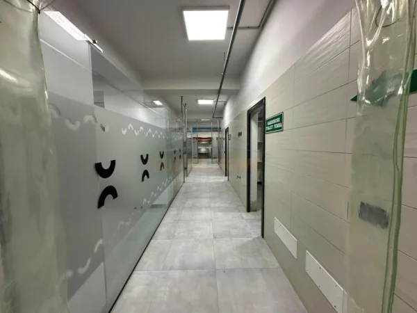 Tirane, jepet me qera Kati -1, 1.200 m² 8.000 €