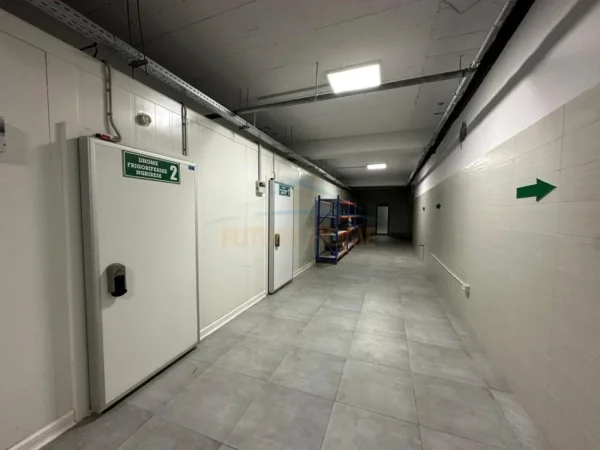 Tirane, jepet me qera Kati -1, 1.200 m² 8.000 €